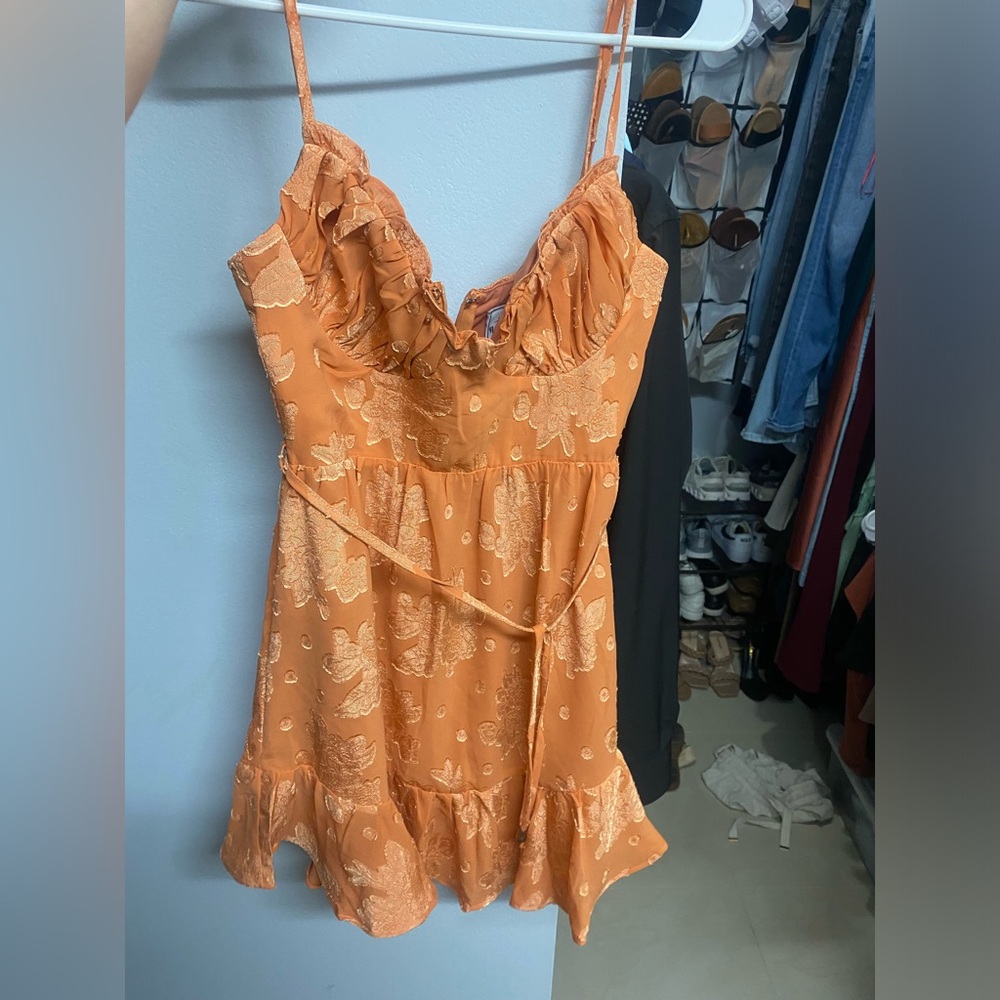 Hello molly dress size small. Never worn.